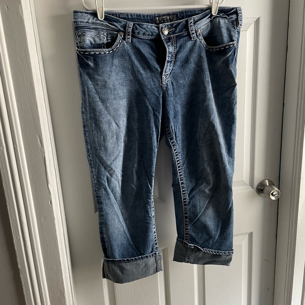 Suki Flap Capri